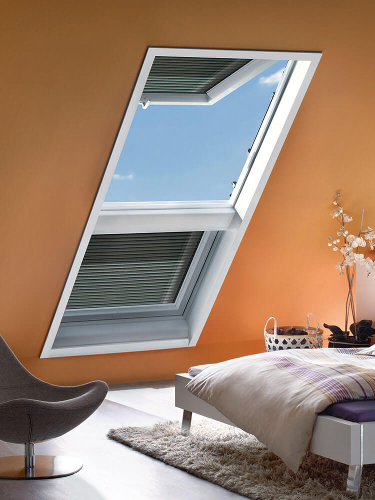 Roto Dachfenster mit Rollo