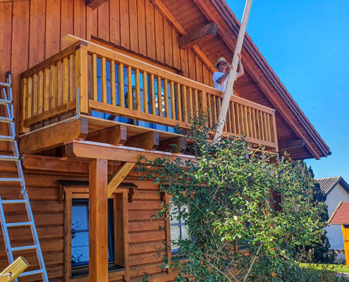 Neuer Holzbalkon